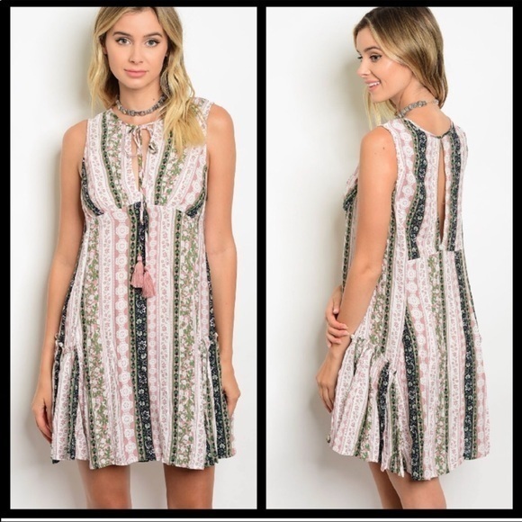 ❣️Sale was $45 down sizing❣️ Boho style cute loose fit dress - Picture 1 of 4
